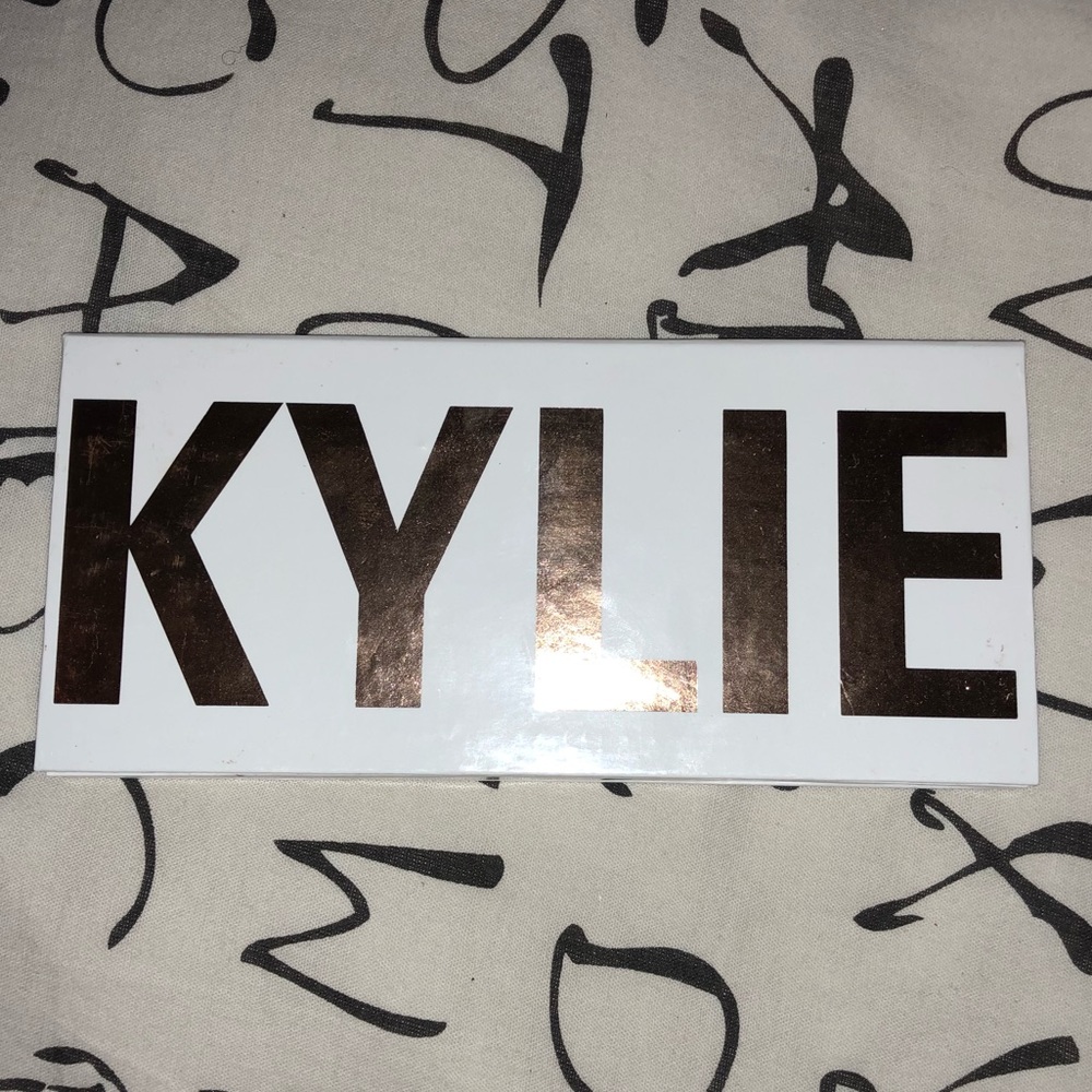 Kylie Cosmetics - The Royal Peach Palette